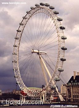 The Londen Eye, ferris wheel on the banks of the River Thames in London