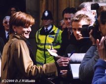 samantha bond picture